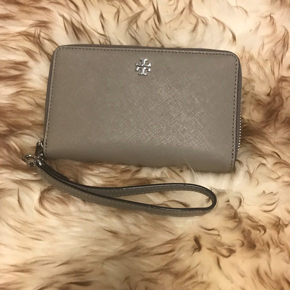 Tory Burch Handbags - Tory Burch Robinson Zip Wristlet French Gray